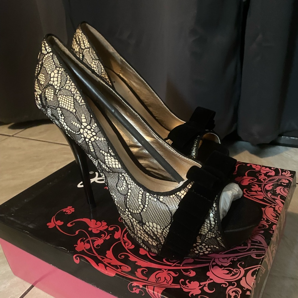 NEW - Qupid Cream and Black Lace Heels w/Bow